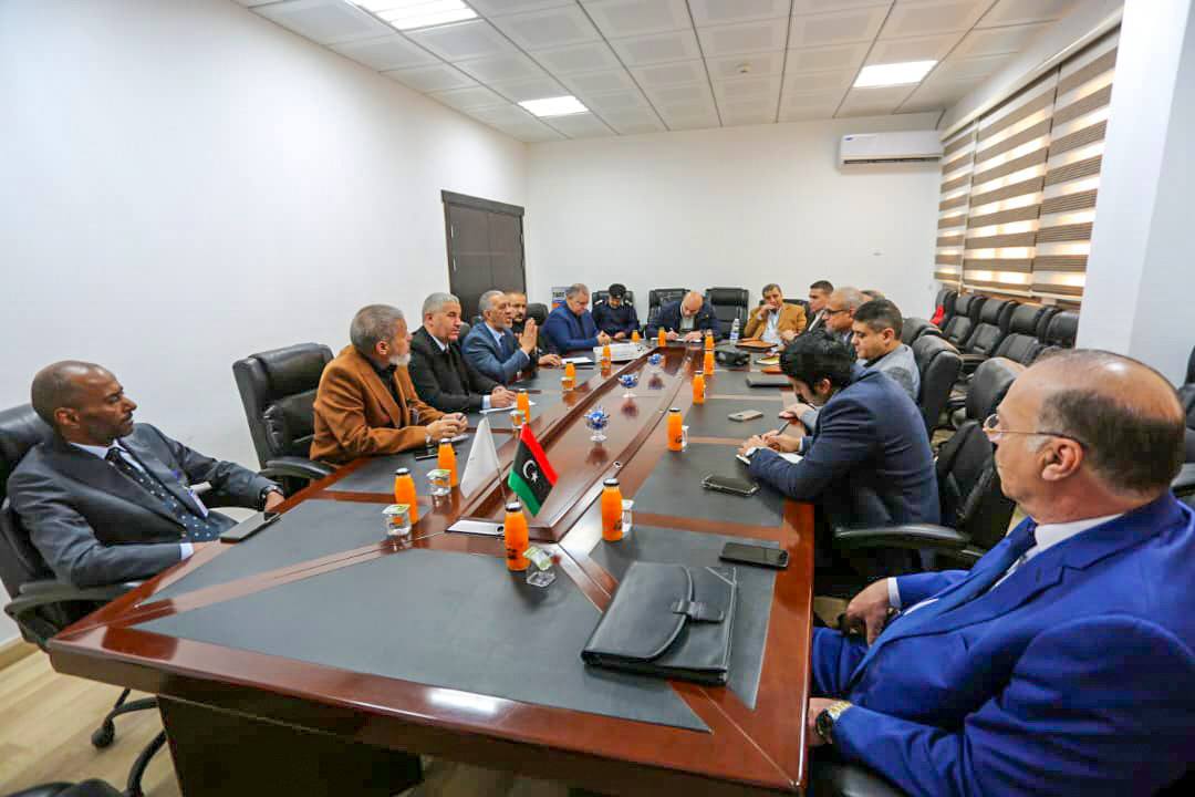 وفد الطيران المدني المصري يبدأ جولة موسعة لتعزيز أمن المطارات الليبية